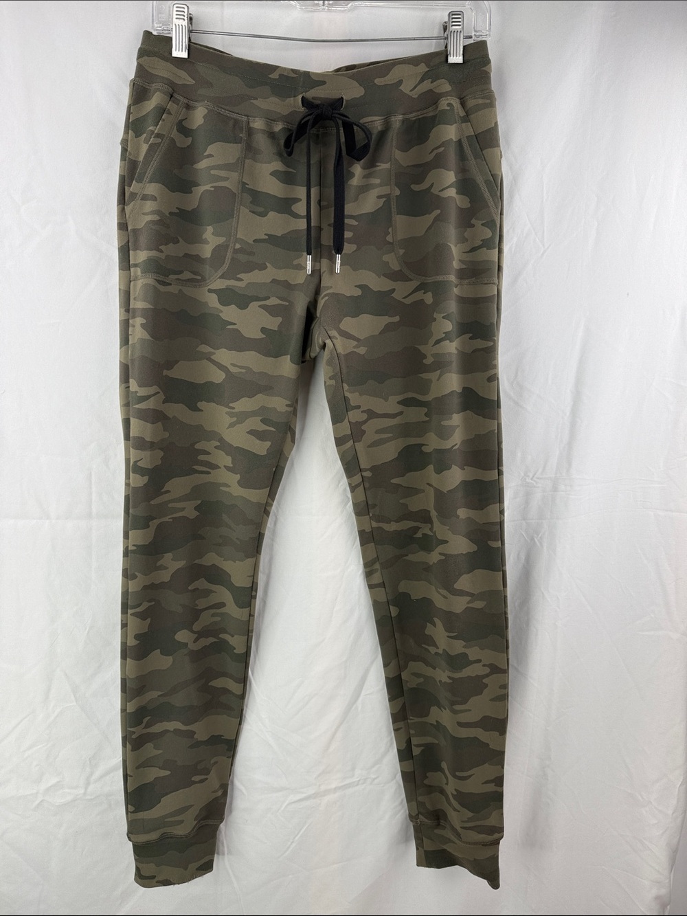 ZYIA Active Women’s Size Medium Olive Camo Unwind Joggers with Drawstring
